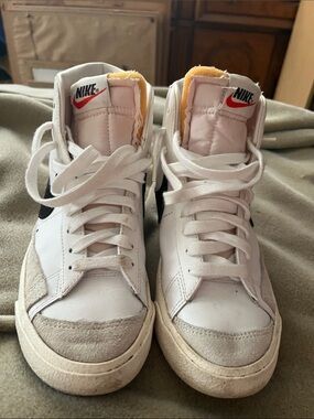 Nike Women’s CZ1055-100 Size 7.5 Vintage